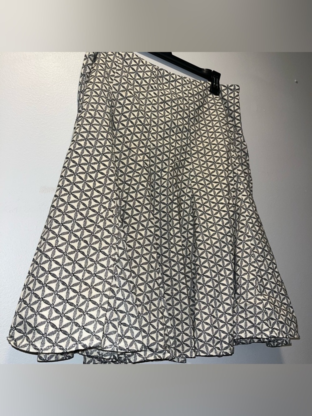 EUC Classic GAP A-Line Cream and Black Geometric Skirt - Size 4